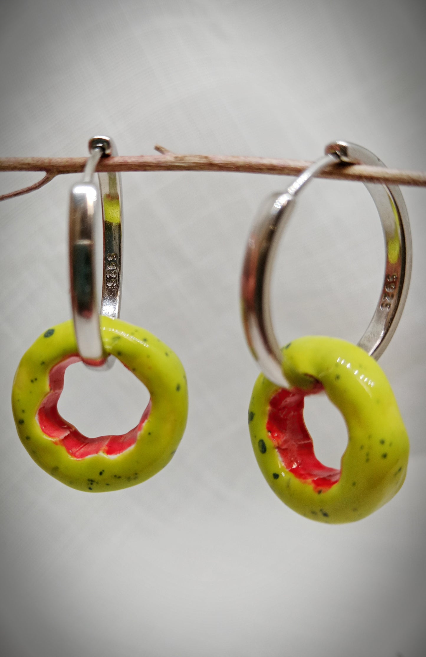 PENDIENTES MORDISQUITO COLOR SANDIA