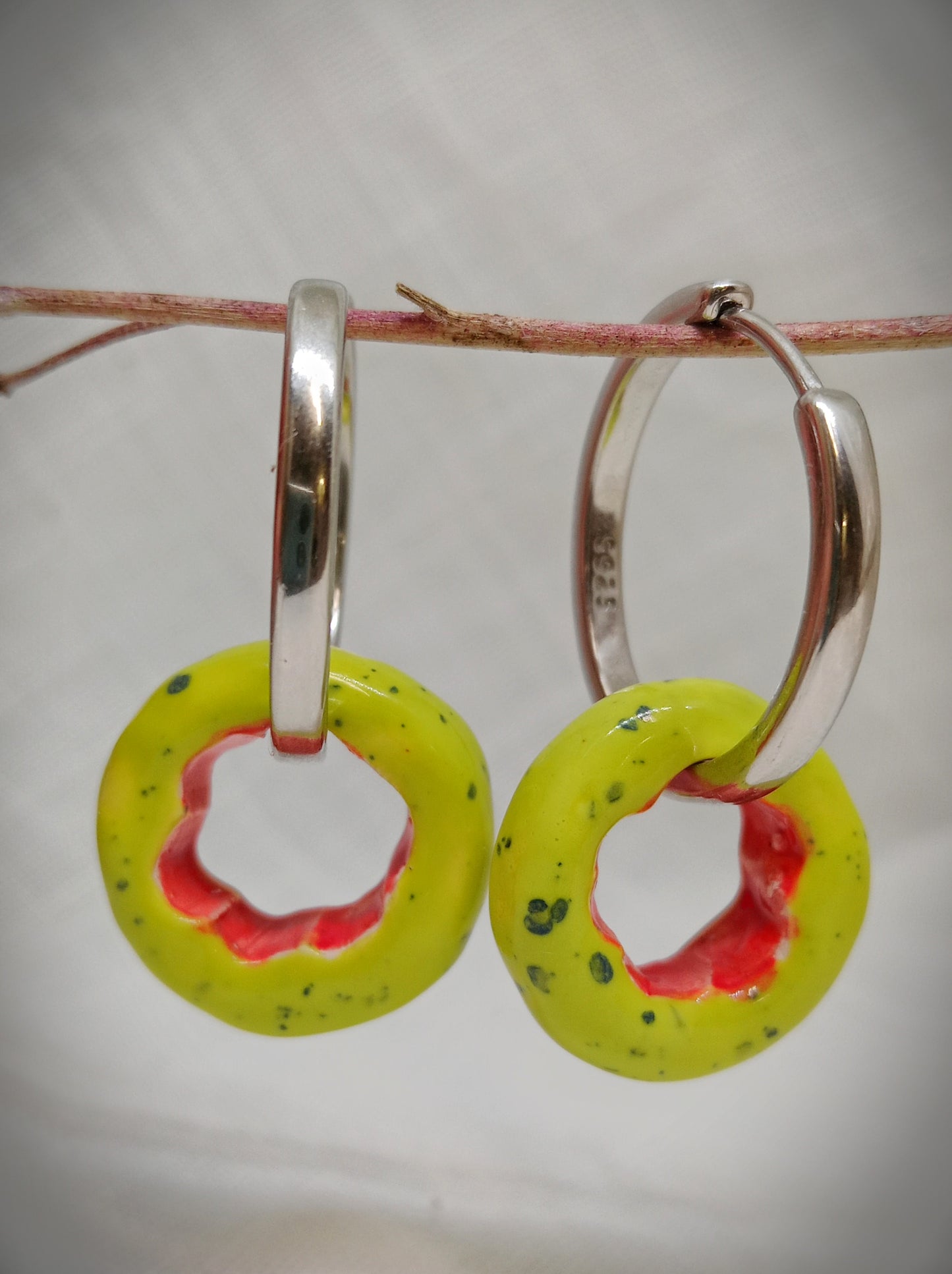 PENDIENTES MORDISQUITO COLOR SANDIA